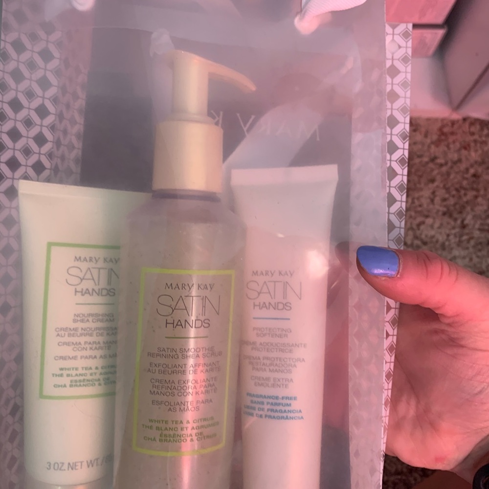 Satin hands set